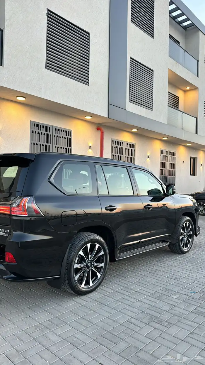 لكزس 2021 LX570 بلاك ادشن اصل سعودي فل كامل DD 10