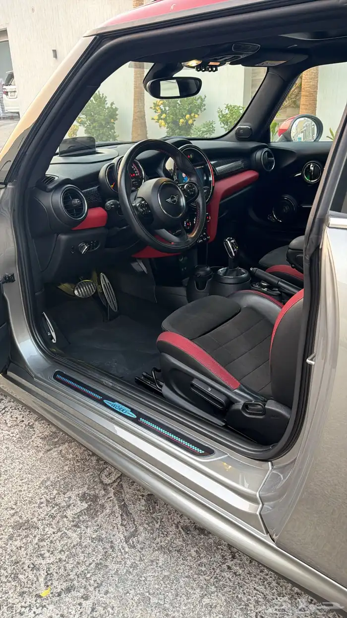 مني كوبر جون وورك 2020 56