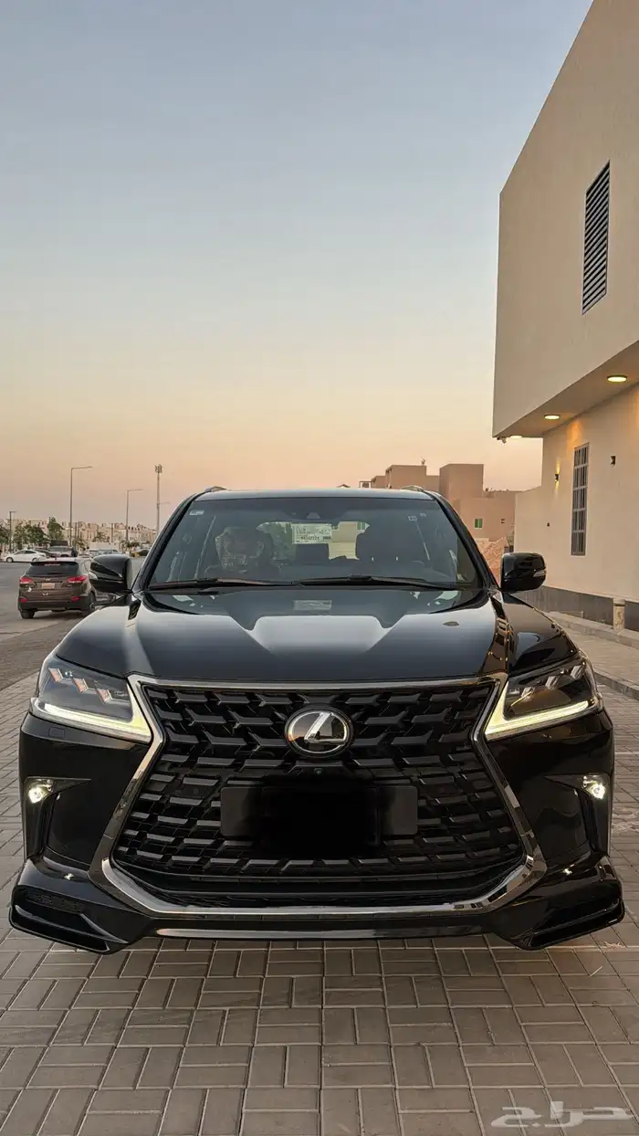 لكزس 2021 LX570 بلاك ادشن اصل سعودي فل كامل DD 4