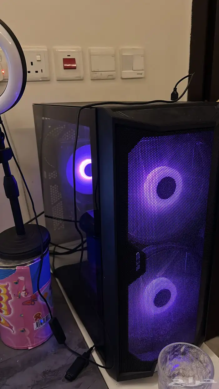 pc معاه شاشة وكراتين القطع 1