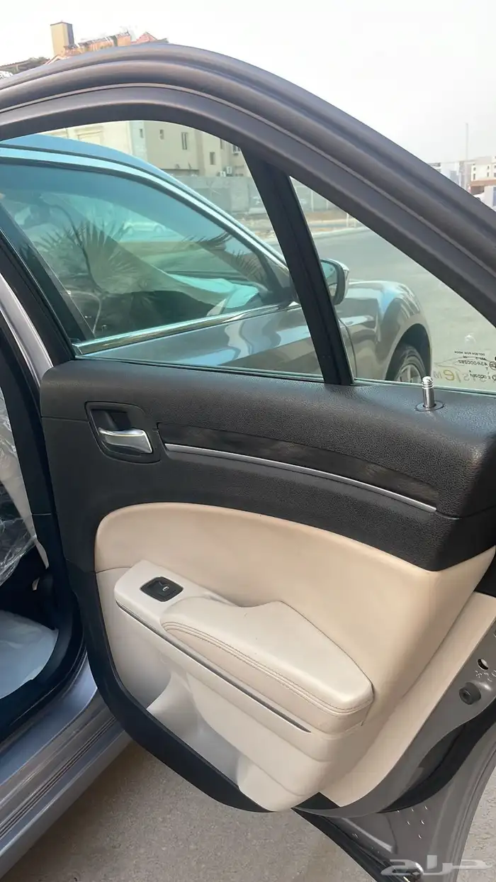 كرايزلر نظيف لون فضي كرستال 10