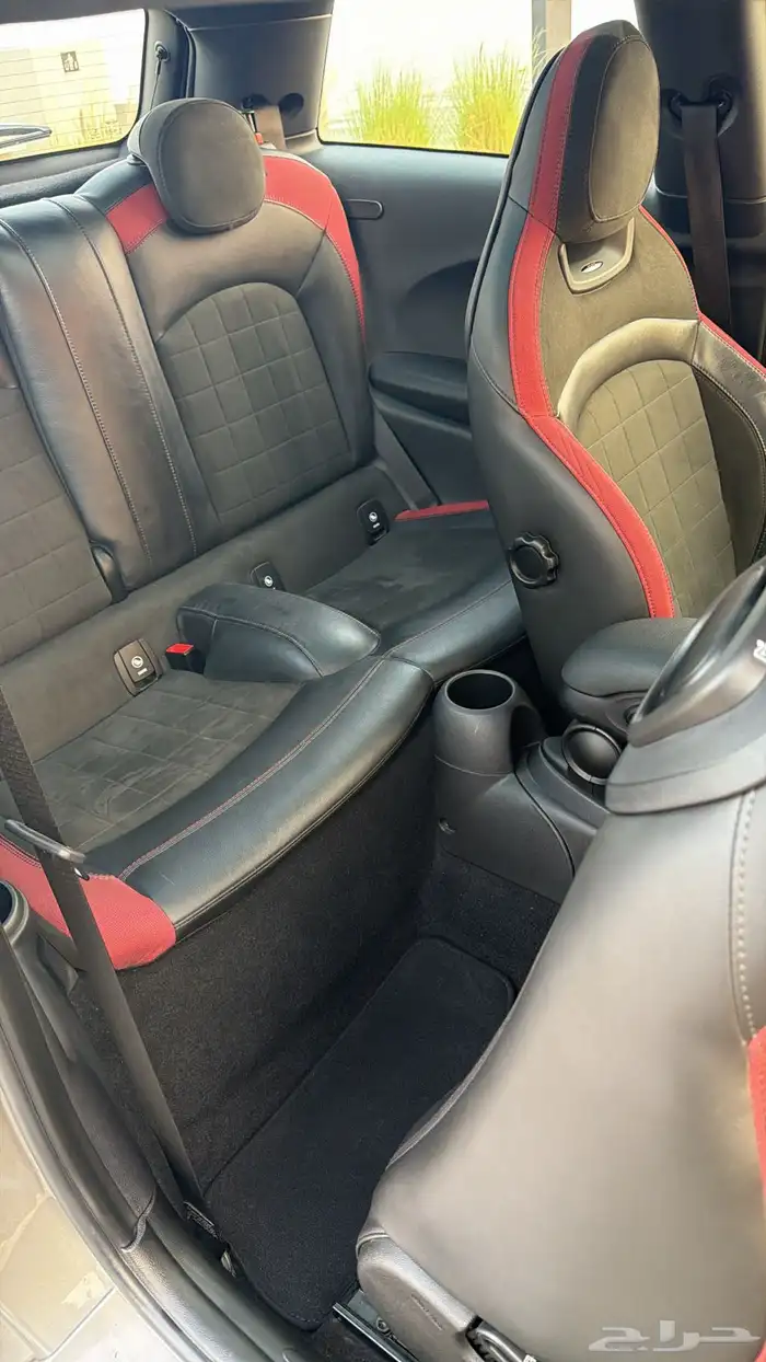 مني كوبر جون وورك 2020 39