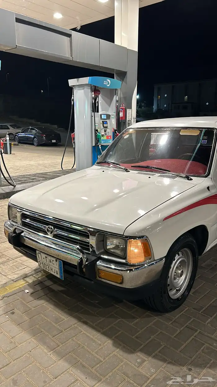 هايلوكس للبيع 10