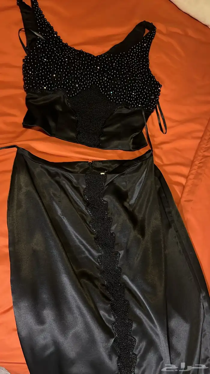 فستان اسود وفستان رمادي 0