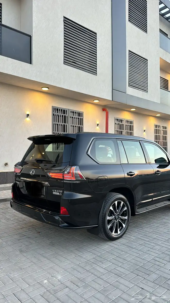 لكزس 2021 LX570 بلاك ادشن اصل سعودي فل كامل DD 11