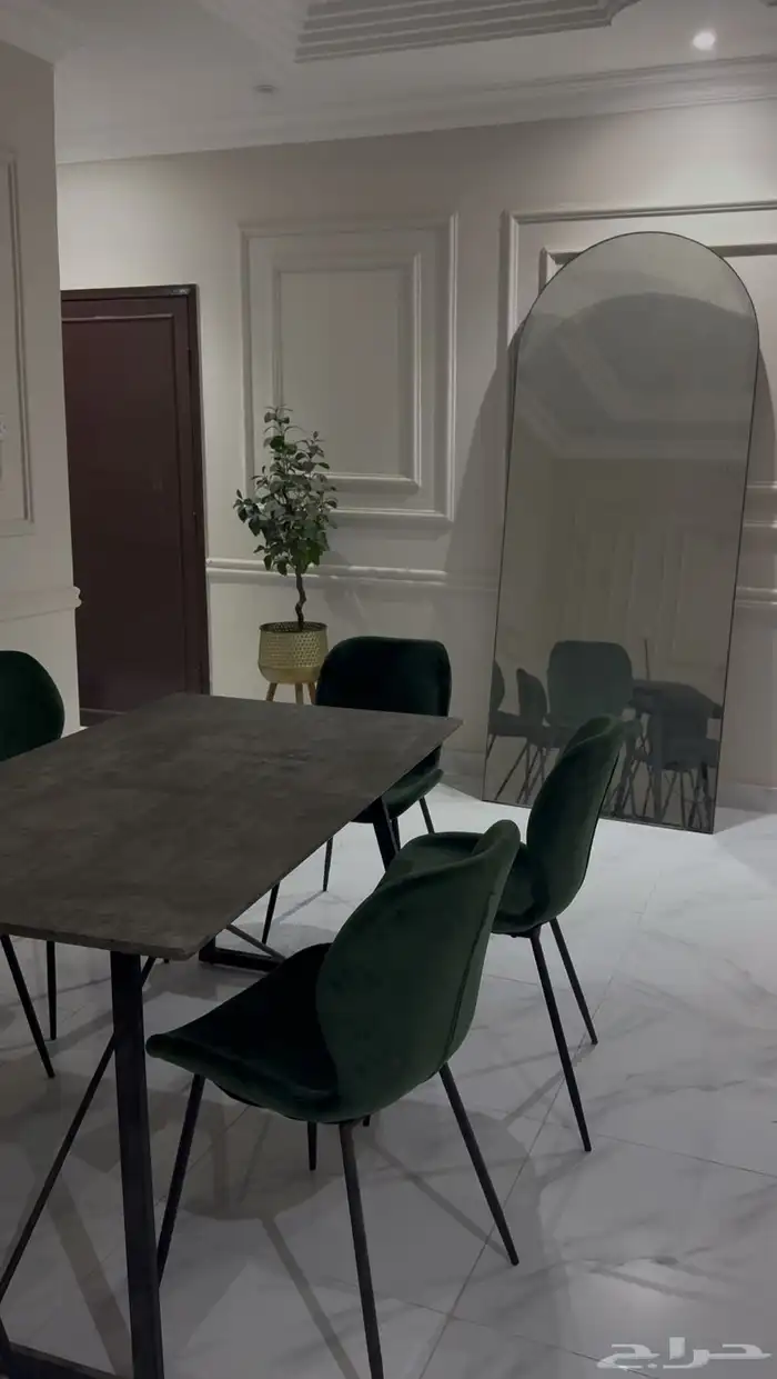 مراية وطاولة طعام 0