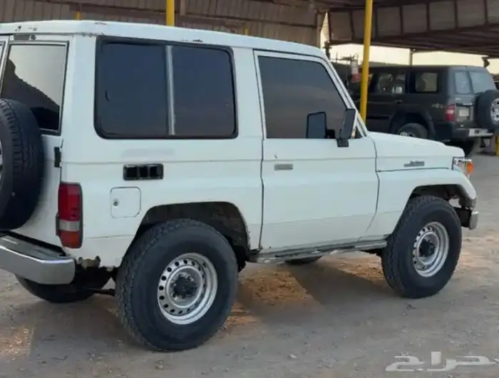 للبيع جيب تويوتا ربع موديل 88 1