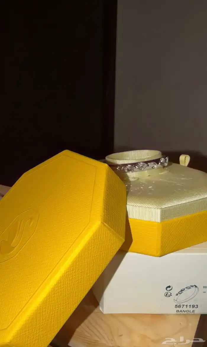 اسوارة سوارفسكي مقاس S اصليه وجديدة ب علبتها ما استخدمت 0