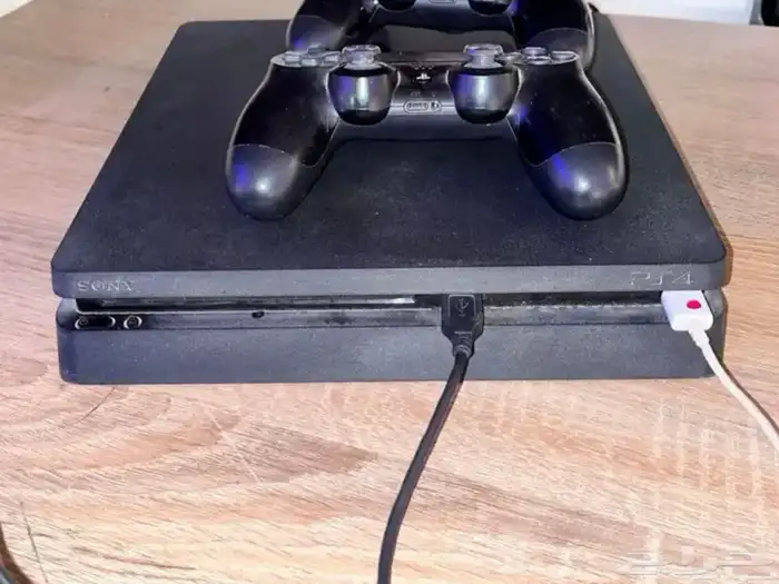 سوني 4 للبيع مع دركسون وقير بكامل اغراضه 0