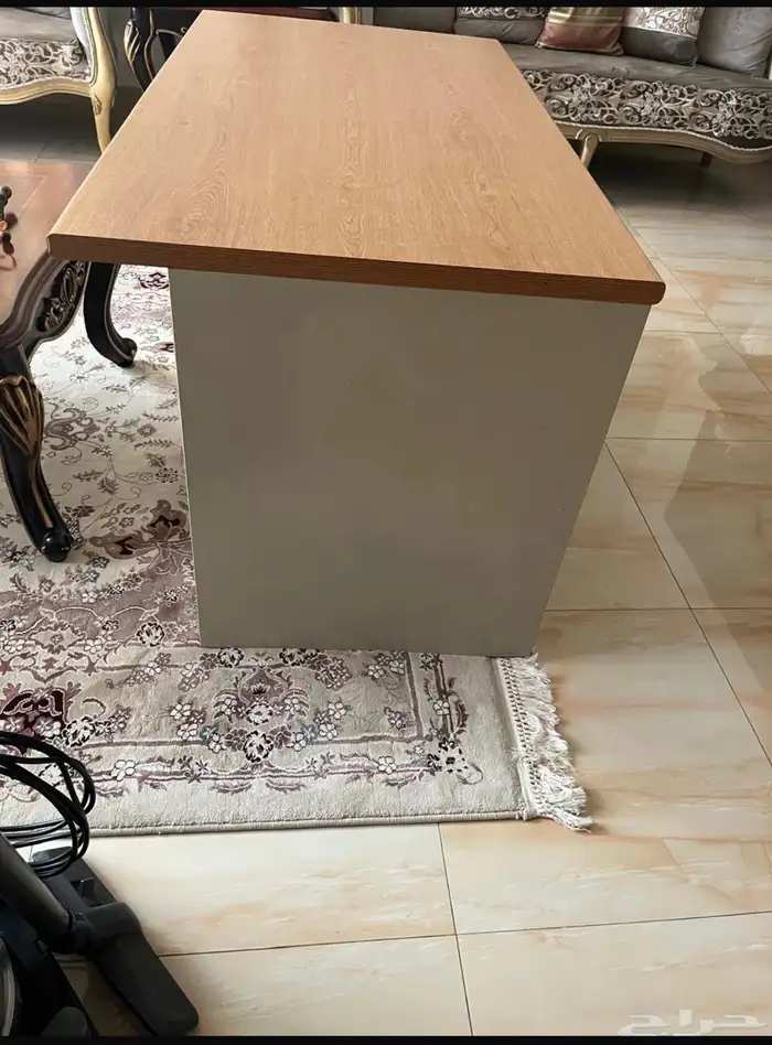 طاولة مكتبية 3
