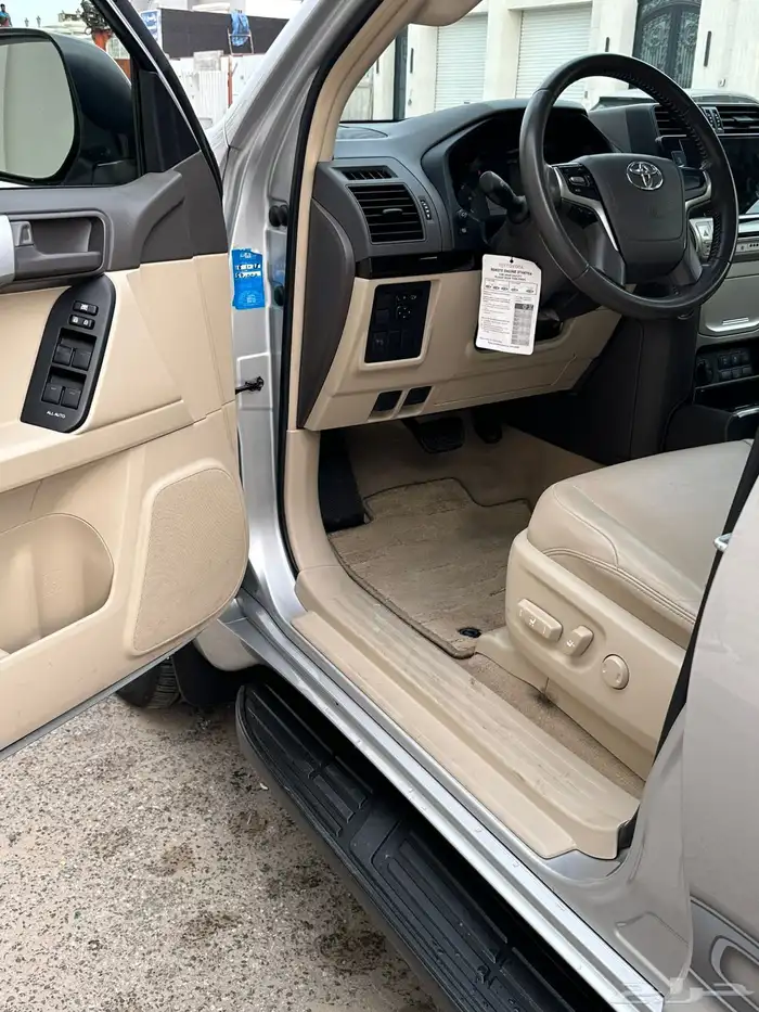 برادو TXL 2022 سلفر مخزن وارد الساير نضيف شرط 10