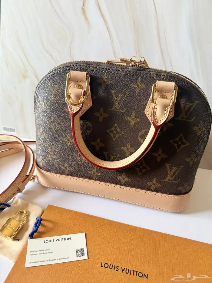 Louis Vuitton   شنطة نسائية شبه جديدة  (Alma BB) 5