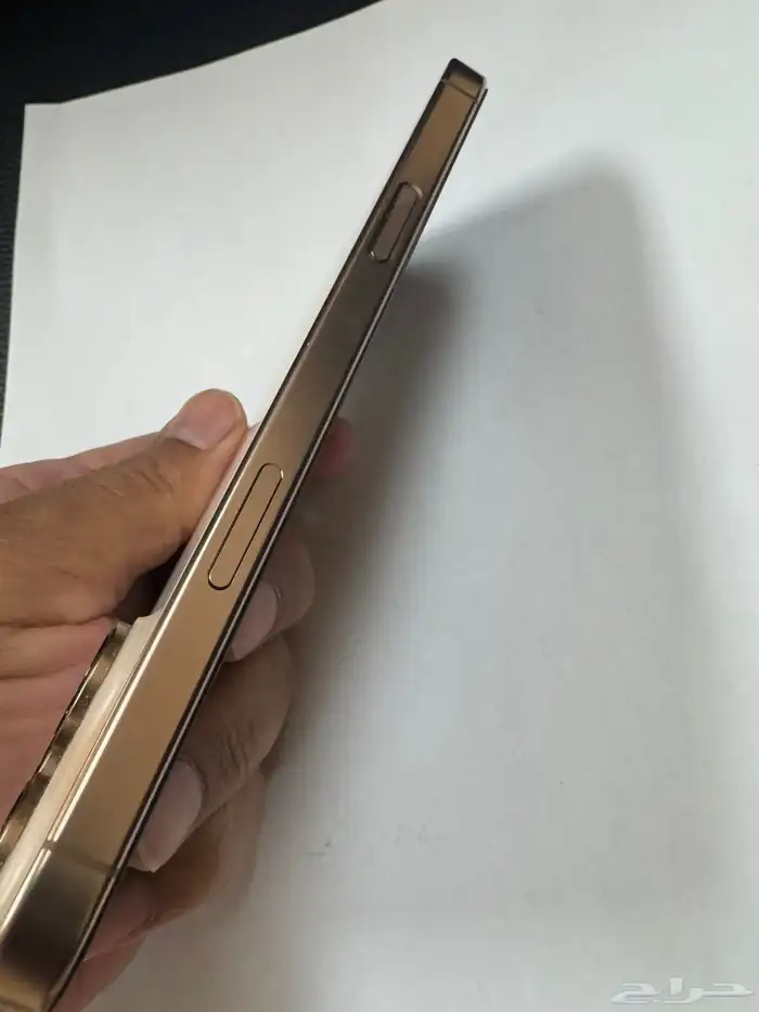 ايفون 16 برو ماكس ذهبي 16