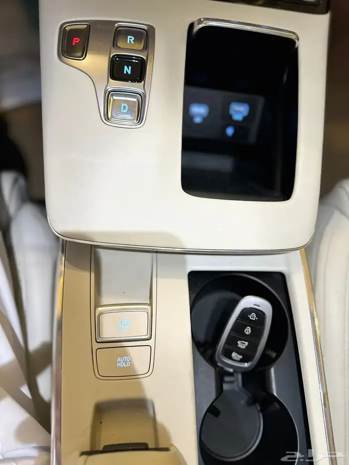 هونداي ازيرا 2020 (بنزين) فل كامل اعلى فئه بحالة الوكاله 23