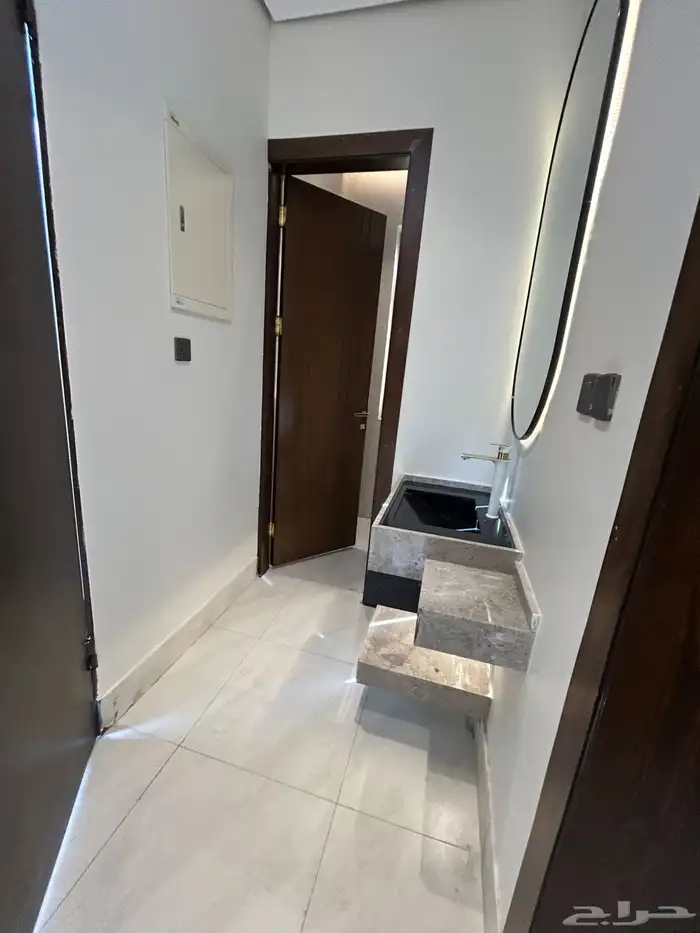 شقة ارضية حي الاخضر السعر 470 4