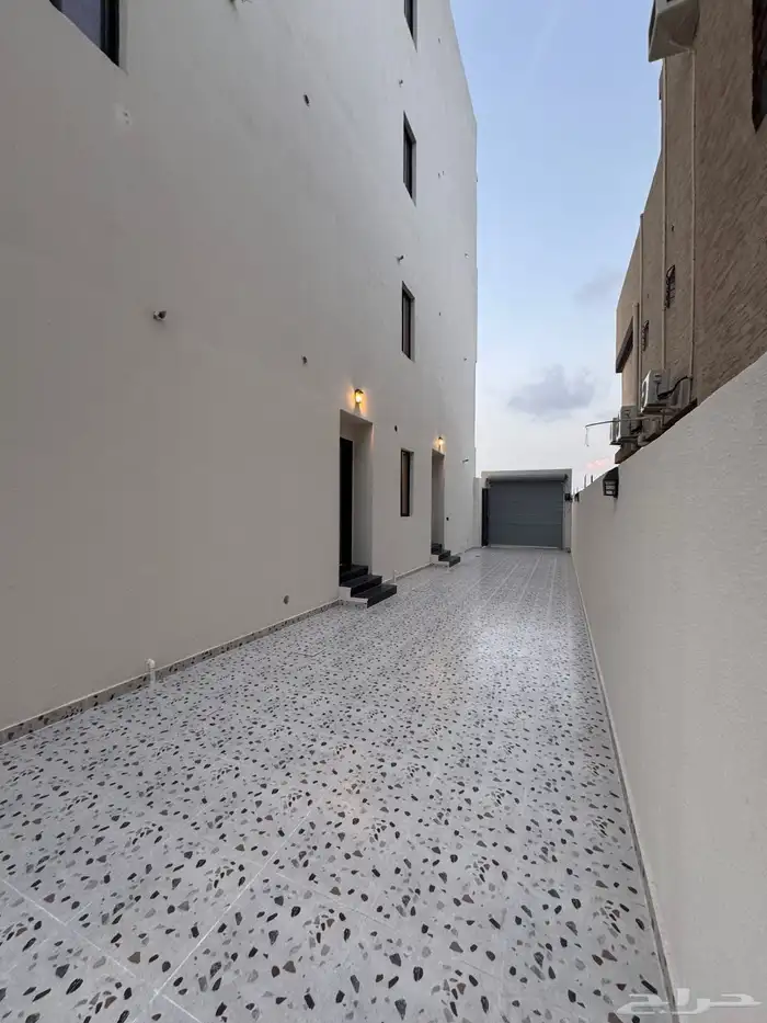 ادوار متكرره للبيع بحي الصفا جيزان بتشطيب راقي وحديث 2