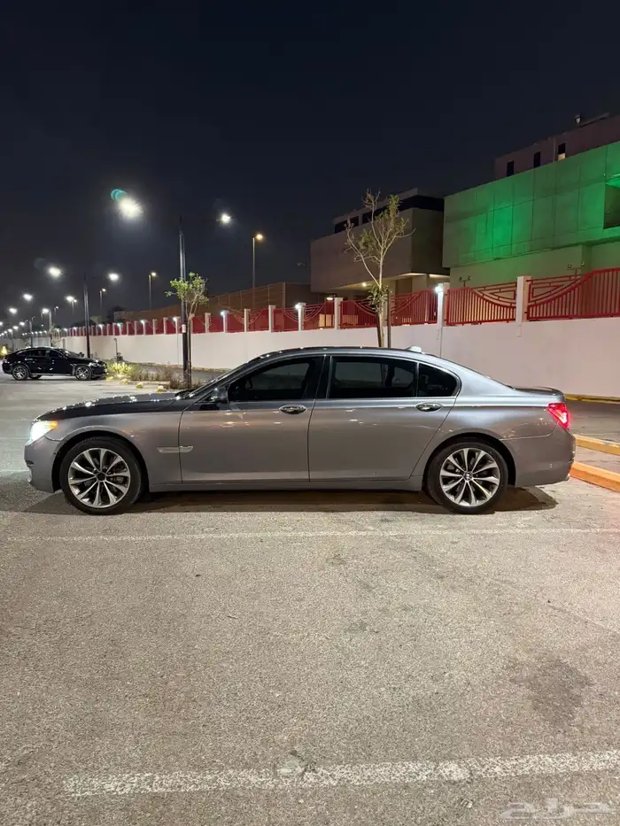سيارة بي إم دبليو BMW 730Li 4