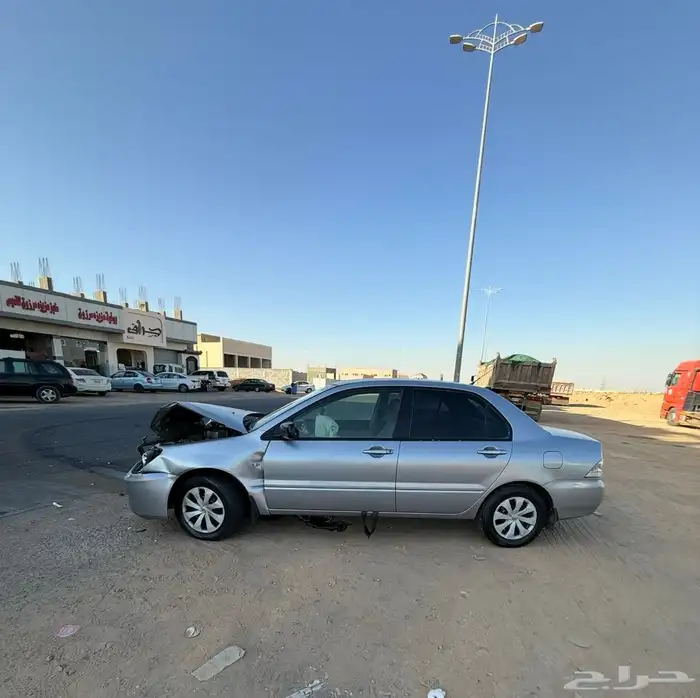 للبيع لانسر ميتسوبيشي مصدومه 2