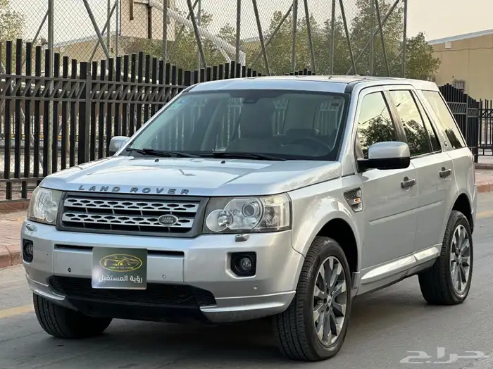 لاند روفر موديل 2012 سعودي فل بنزين 1