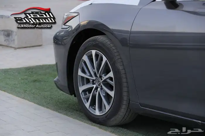 لكزس ES 300 AH 2025 - لدى شركة عبدالمجيد الخضر 3