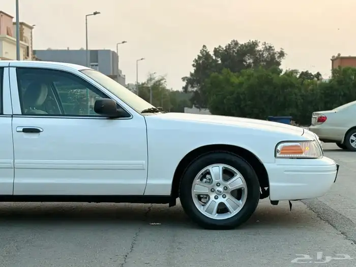 فورد فكتوريا 2012 نظيف 3