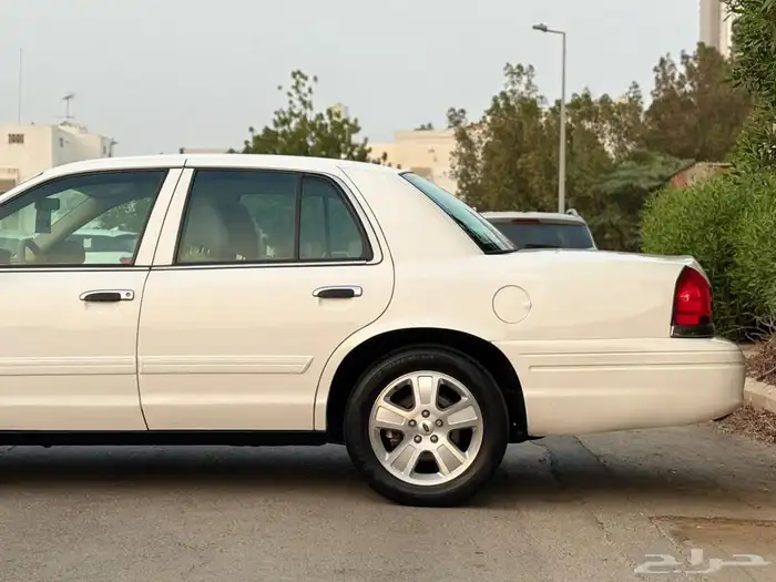 فورد فكتوريا 2012 نظيف 8