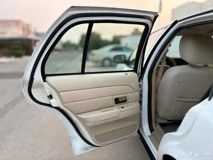 فورد فكتوريا 2012 نظيف 21