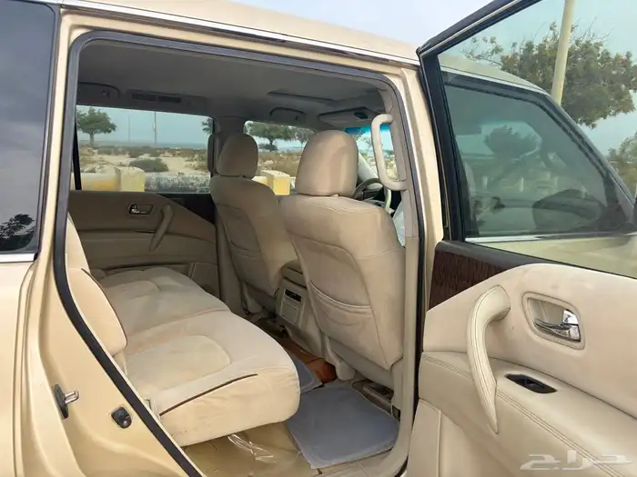 نيسان بلاتينيوم 2010 ذهبي 23