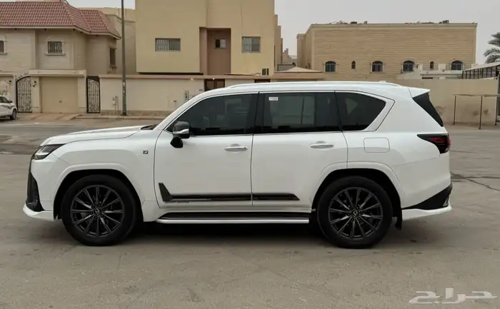 جيب لكزس F Sports LX2023 3