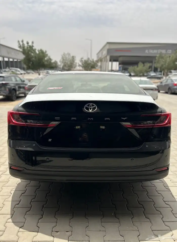 تويوتا  كامري E استاندر بنزين 2025 اسود 109200 شامل الضريبة 3