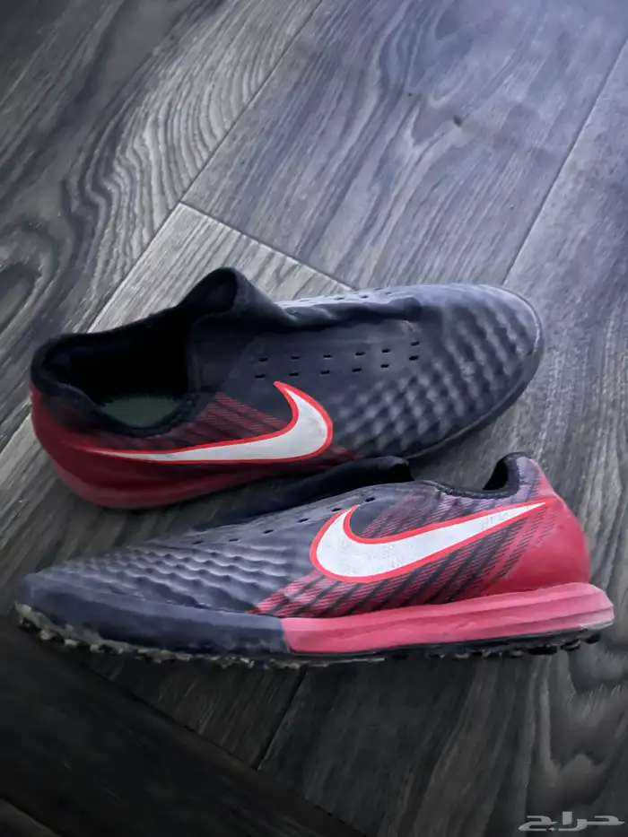 شوز بوت نايك Nike كورة لملاعب الانجيلة و الصالات مقاس 40 0