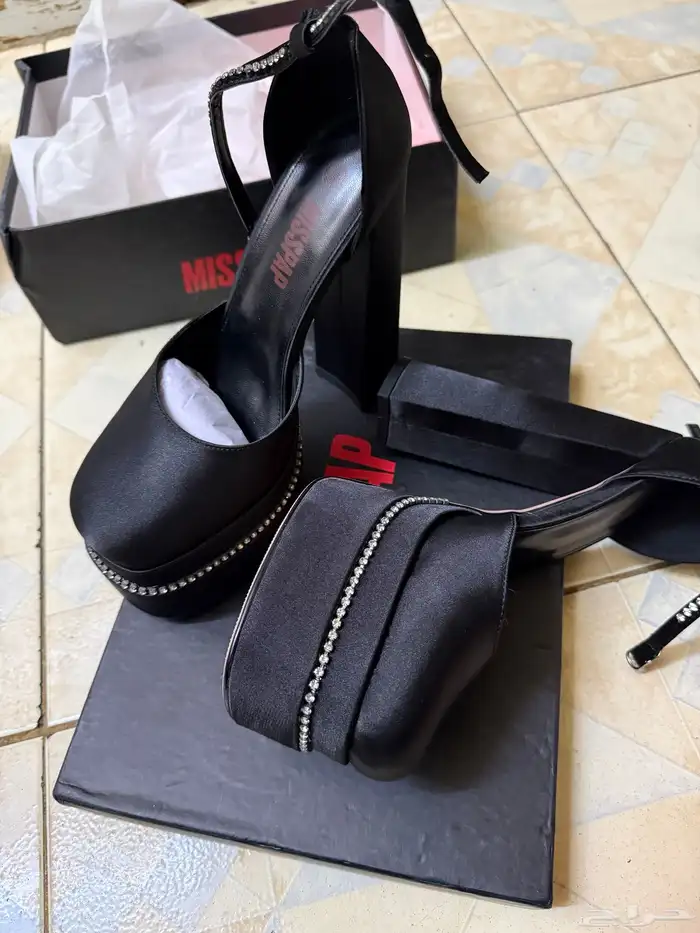 ملابس واحذيه 3