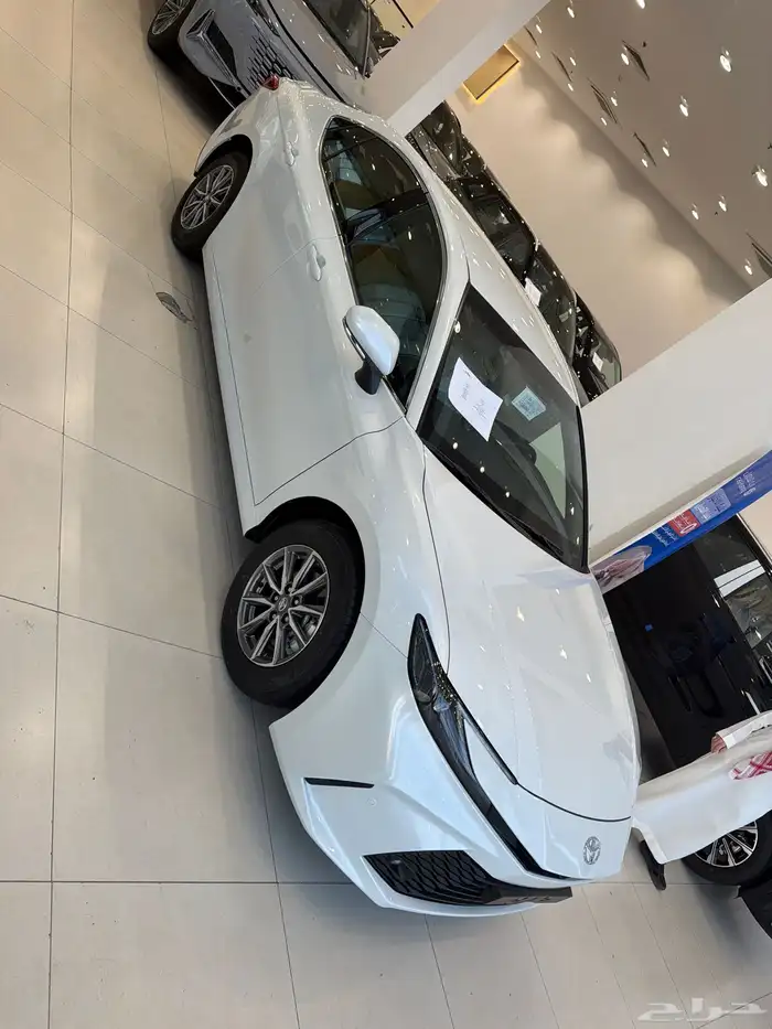 توسوتا كامري فئه E بنزين 2025 بخصم خاص عروض نهايه السنه . 1