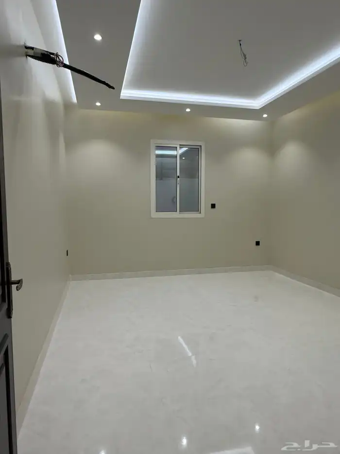 للبيع فلة دور وملحق على أرض كاملة حي الحمدانية 18