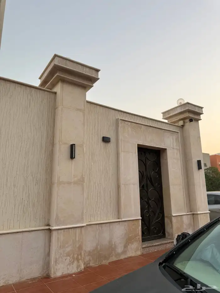 للبيع فلة دور وملحق على أرض كاملة حي الحمدانية 26