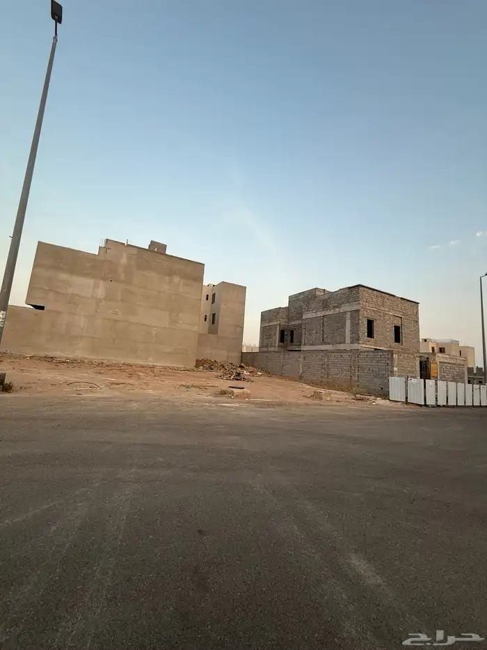 للبيع ارض في مخطط النبلاء م250 شارع 16 غربي خلف نفط 30