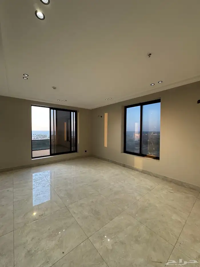 شقة تمليك مطلة على البحر الدمام حي الشاطىء 4