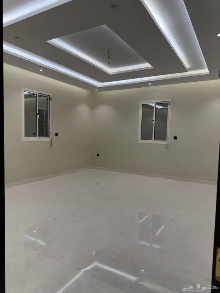 للبيع فلة دور وملحق على أرض كاملة حي الحمدانية 7