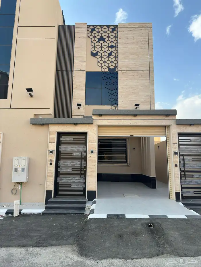 للبيع شقق وروفات بمداخل خاصة موقع مميز بقرب من الممشي 0