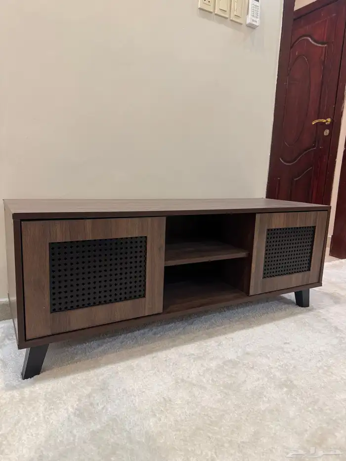 طاولة تلفزيون جدا نظيفة 1