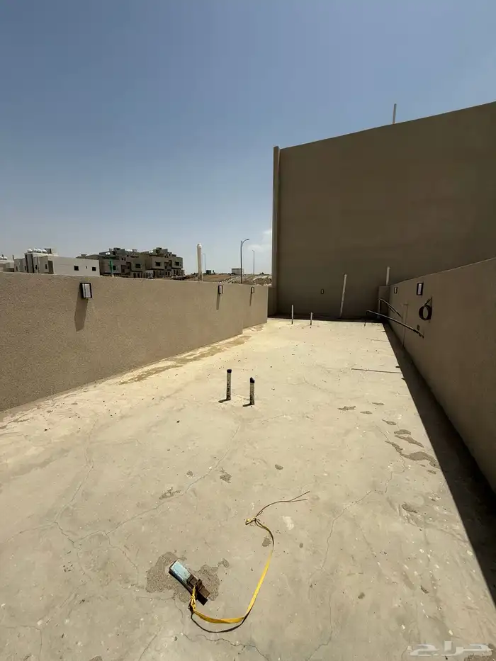 للبيع دور ارضي علي شارعين وشقق علويه حي الزهور المحاله ابها 26