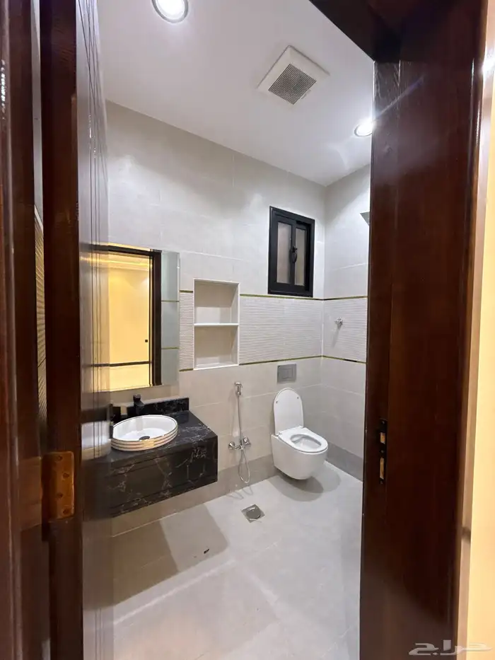 للبيع شقه أرضيه وروف علوي بموقع مميز بدرة الموسي اسعار صيدة 23