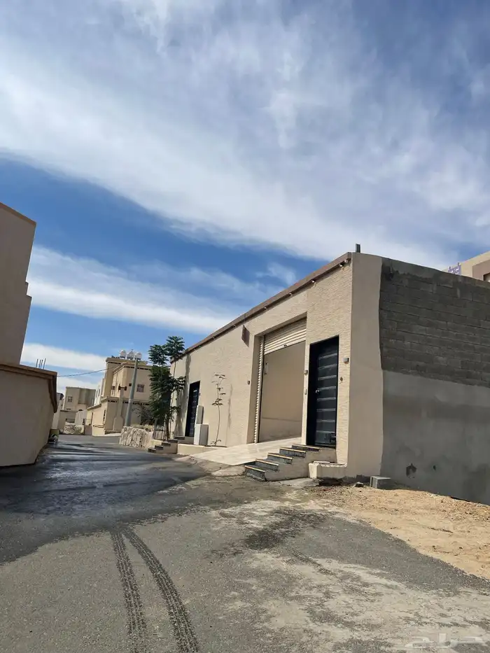 فله للبيع تندحه خلف المرور دورين وملحق 29