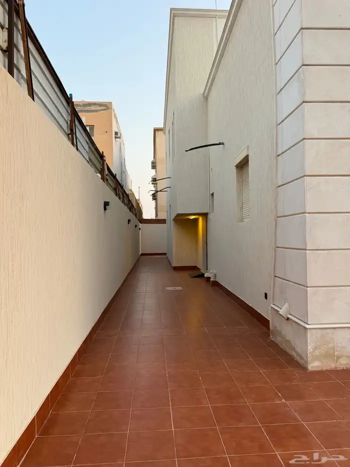 للبيع فلة دور وملحق على أرض كاملة حي الحمدانية 4