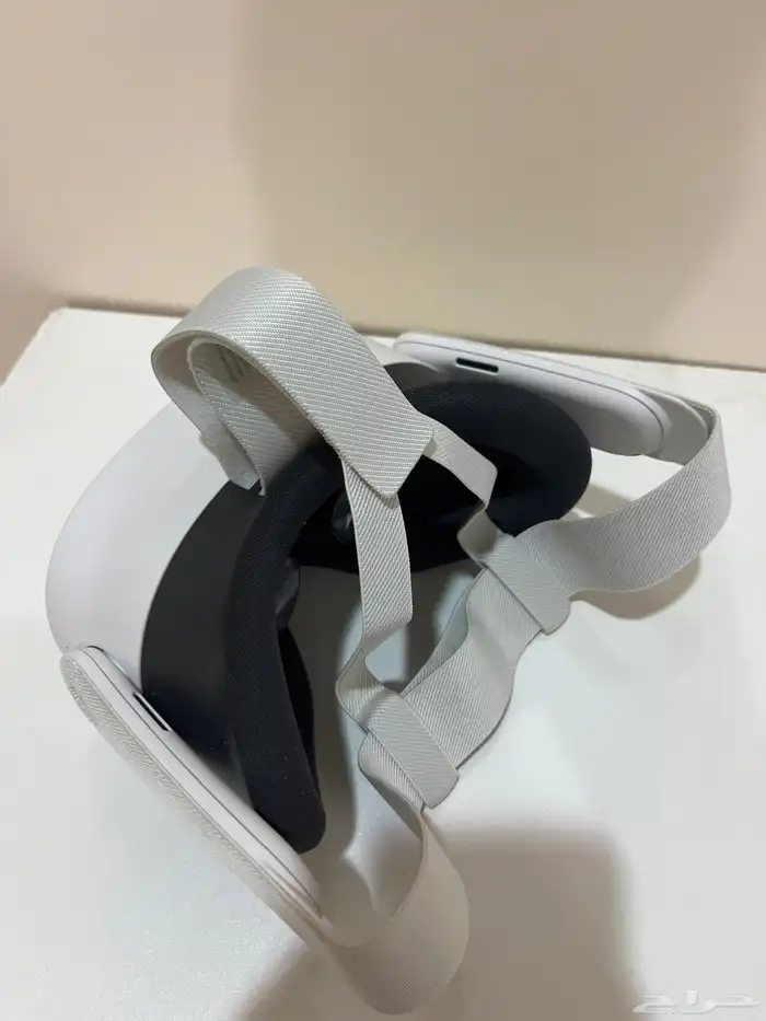 نظاره VR Meta Quest 3S 1