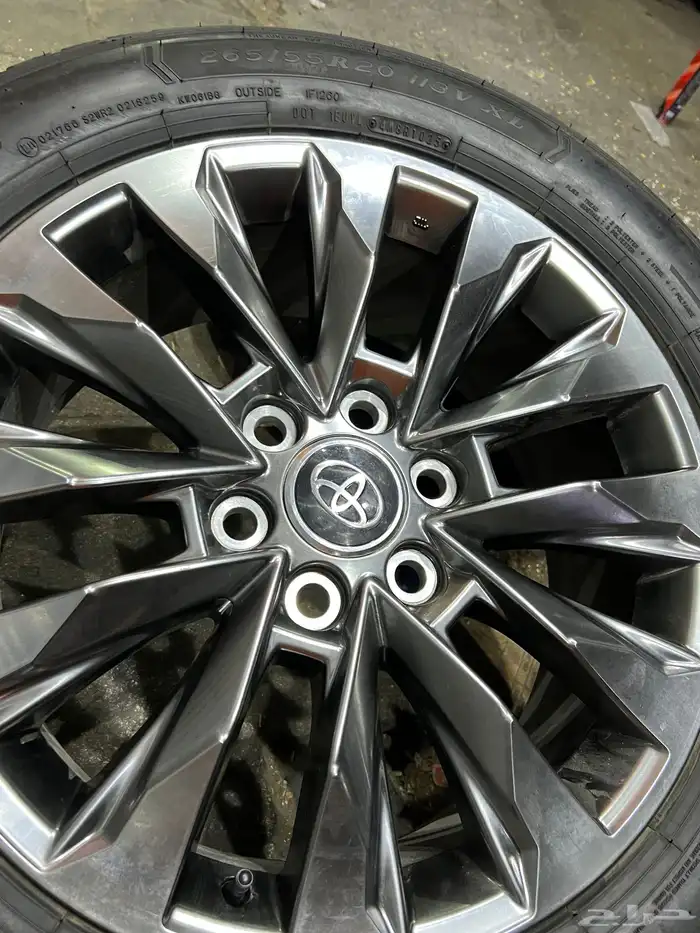 جنوط لاندكروزر اصلي وكاله مع كفرات دنلوب وكاله 20 لاند 25 21