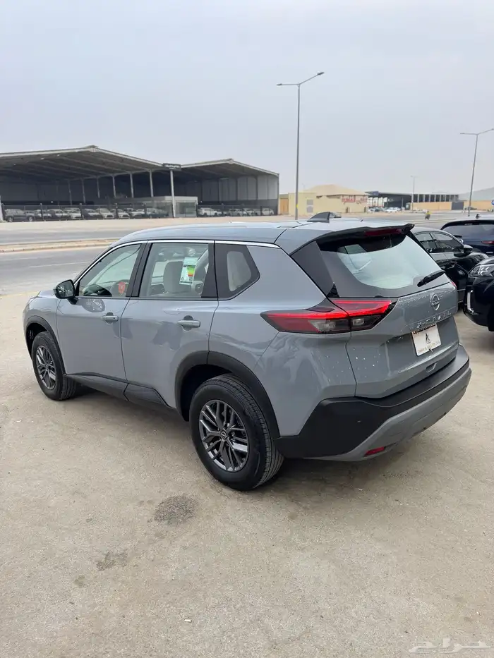 للبيع نيسان اكس تريل 2023 - نص فل - دبل -بحالة الوكاله 4