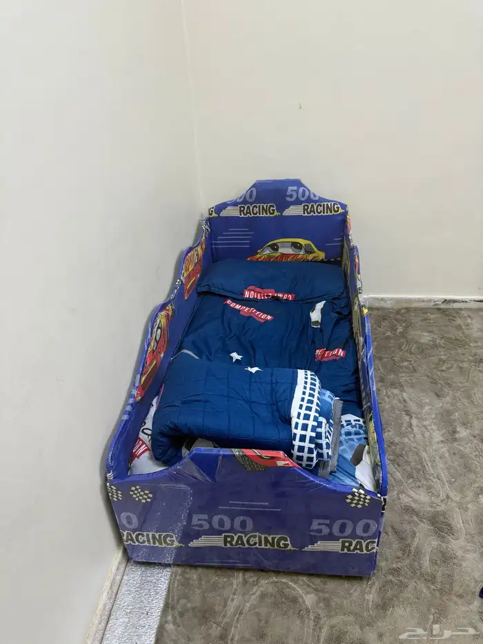 للبيع فرشه مع سرير اطفال وستاره 2