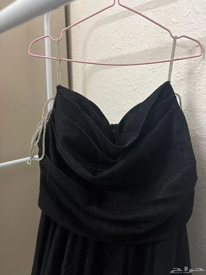 فستان مقاس اربعه للبيع انلبس مرتين بس كم ساعه 2