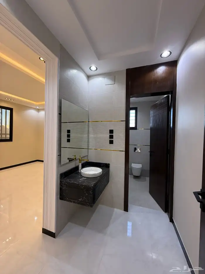 للبيع شقه أرضيه وروف علوي بموقع مميز بدرة الموسي اسعار صيدة 47